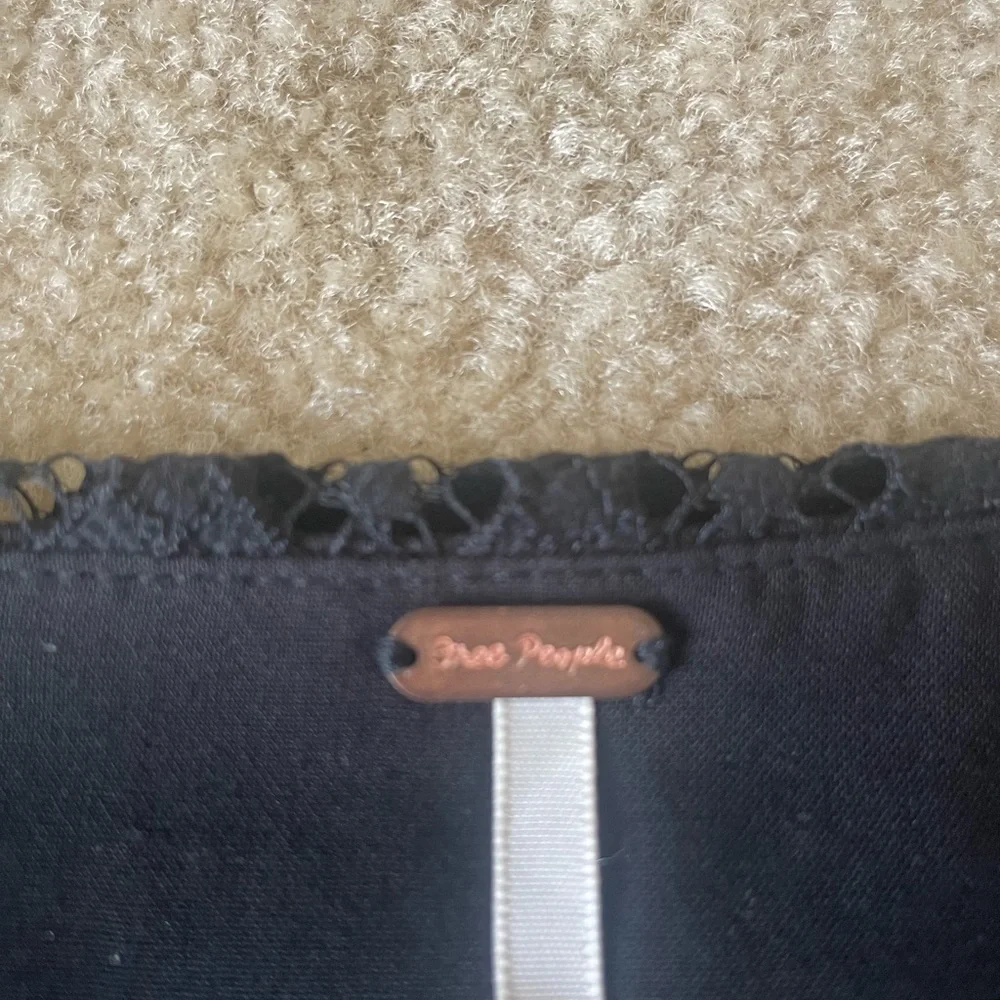 Free People Black Lace mini Skirt. Lined. Side zip.‎ Women size 2.